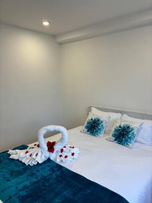 Cozy Spacious Work Friendly Lotus With Garden View High Speed Free Wi Fi And Parking Adjacent To Downtown Montreal Montréal Exterior foto