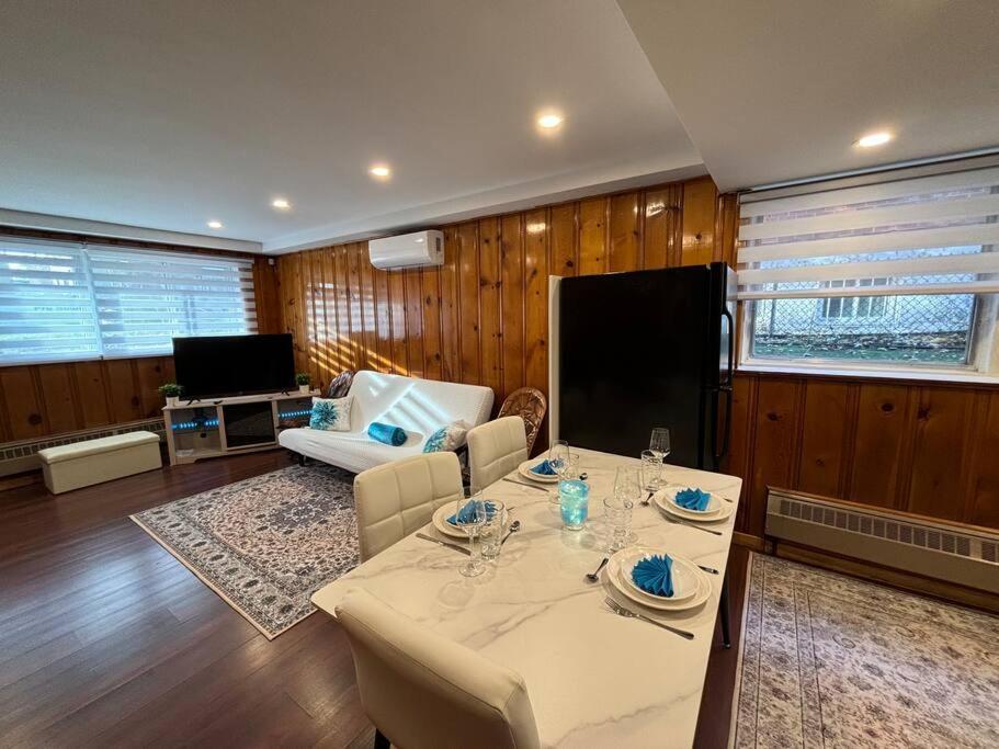 Cozy Spacious Work Friendly Lotus With Garden View High Speed Free Wi Fi And Parking Adjacent To Downtown Montreal Montréal Exterior foto